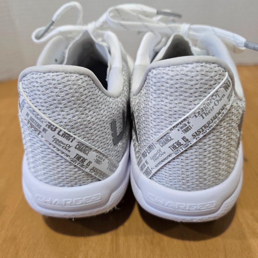 Under Armour Women's Microtips Plush Pocket Metal Cleats‎ White Sz 7.5 NWOT - Picture 3 of 7